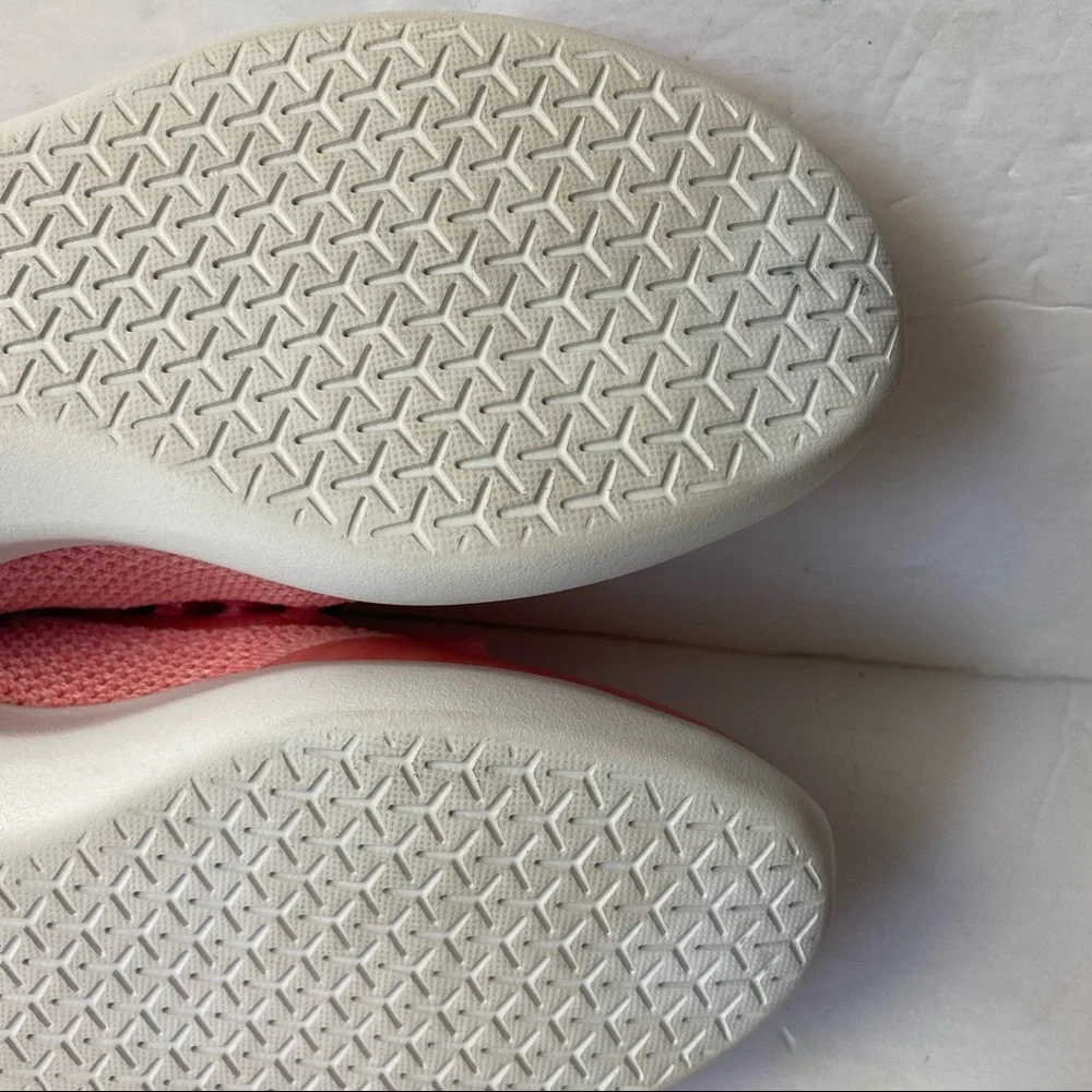 Peter Millar Women's Hyperlight Glide Athleisure Sneakers Pink White Size 6 Knit
